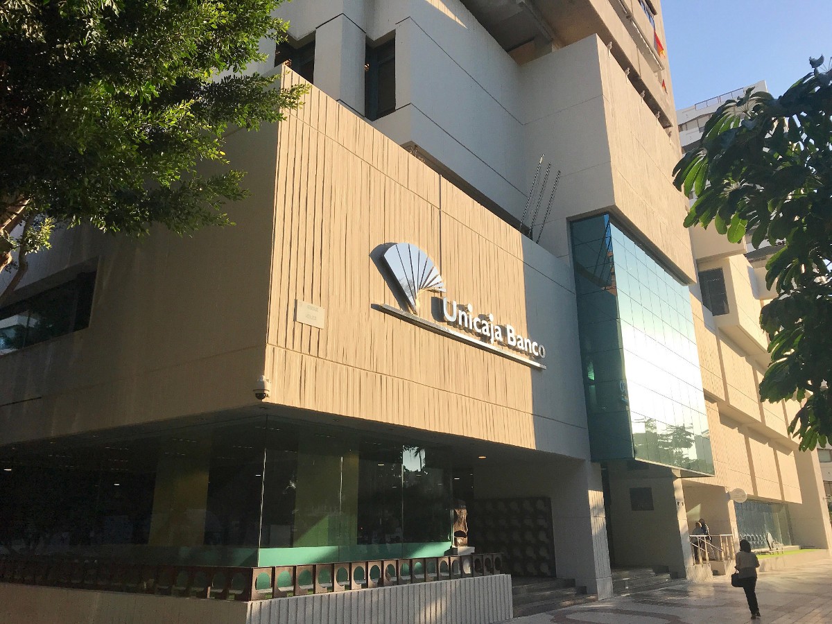 Unicaja Banco exime del pago de la mitad de la renta a las familias